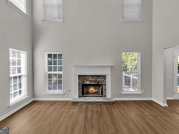 2nd image of 260 Hudson Rdg