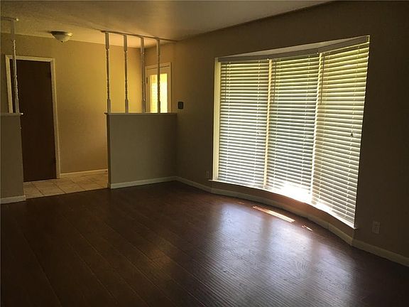 2nd image of 1707 Oakridge Dr