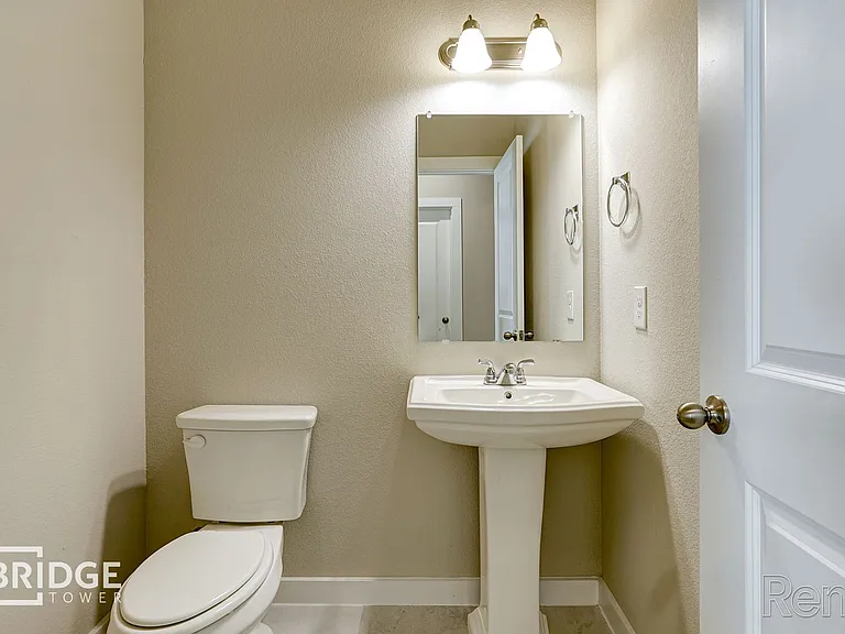 4140 Tobin Dr — Photo 15