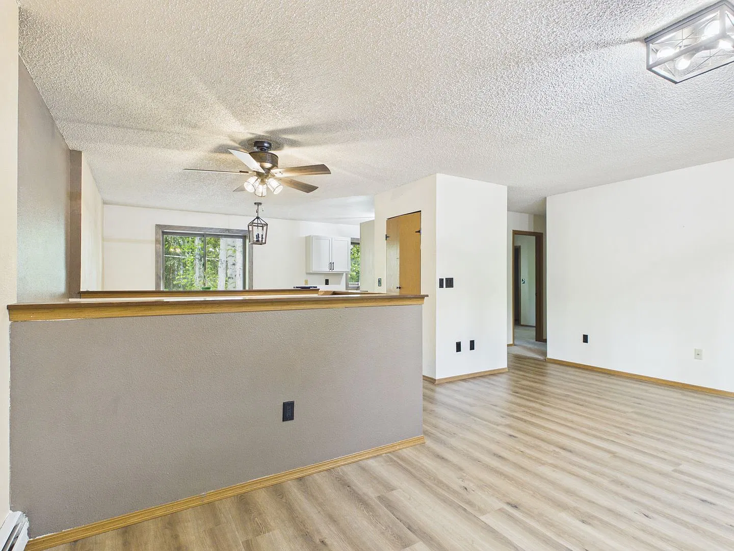 Spacious 4-Bedroom Home Near Chena Lakes $3,100/Month — Photo 3