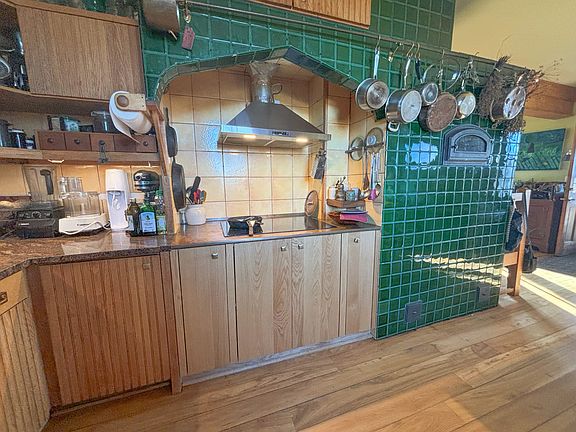 Induction stovetop and masonry heater bake oven