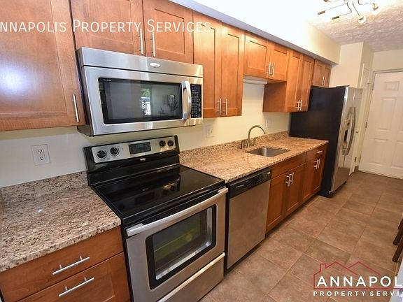 3rd image of 704 Southern Hills Dr