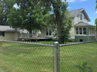 606 N Lake Ave, Miles City, MT 59301