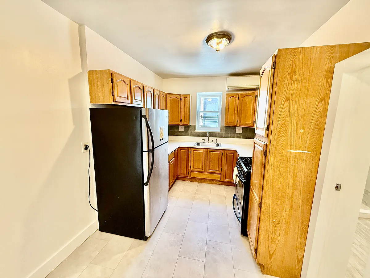 Building Photo - 364 Legion St #2R