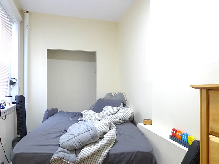 60 Queensberry St #3 — Photo 5