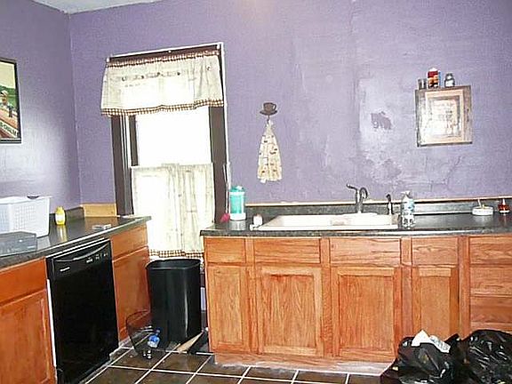 3rd image of 556 6th Ave S
