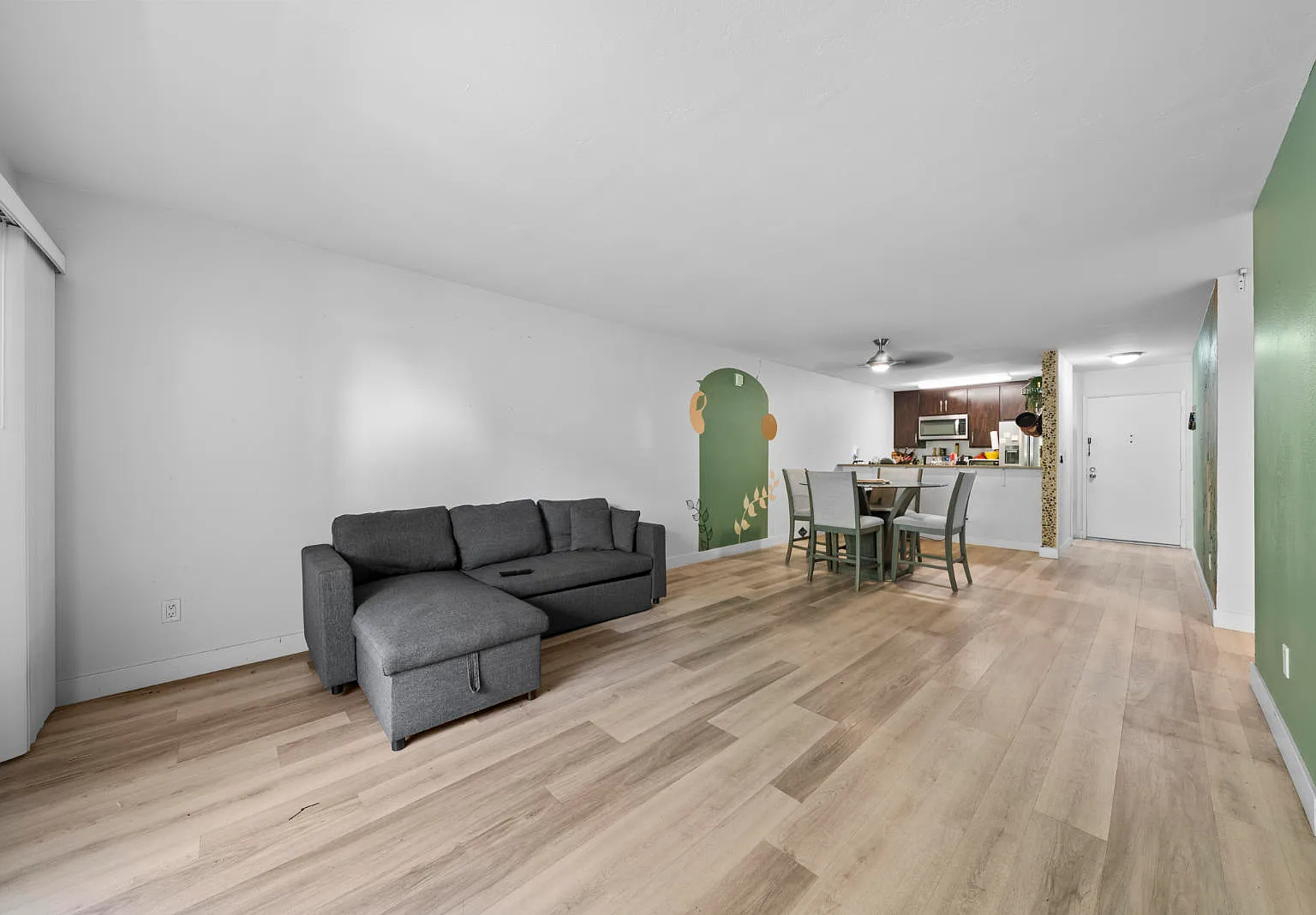 2 bed, 974 sqft, $3,795 — Photo 3