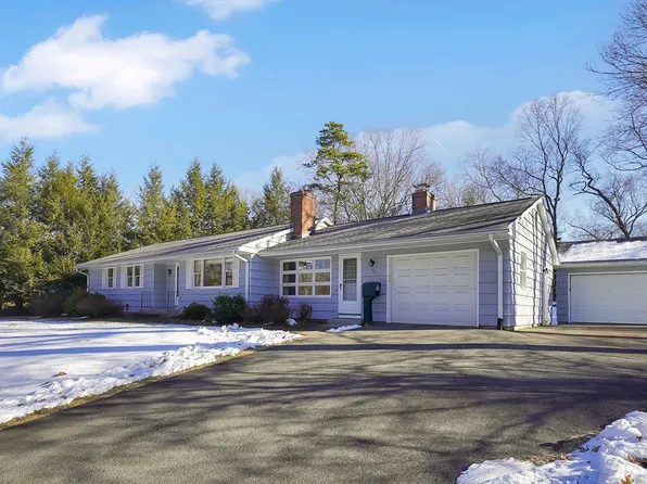 51 Village Dr, Longmeadow, MA 01106