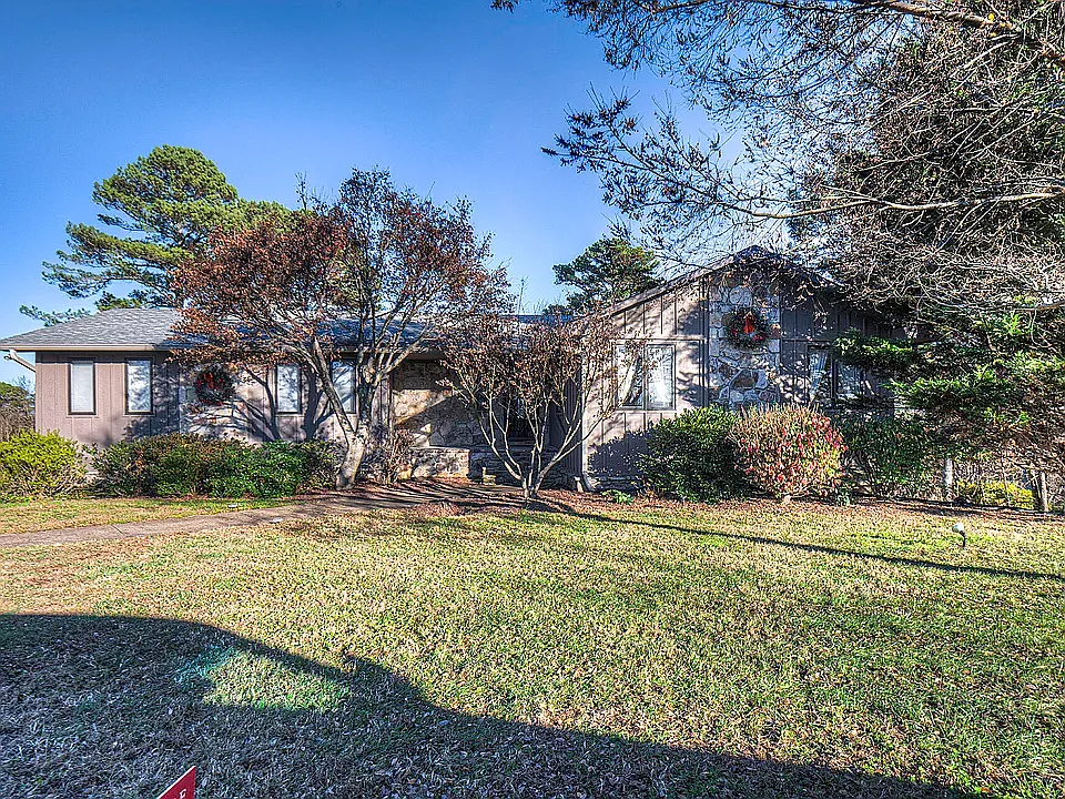 1010 Panorama Dr