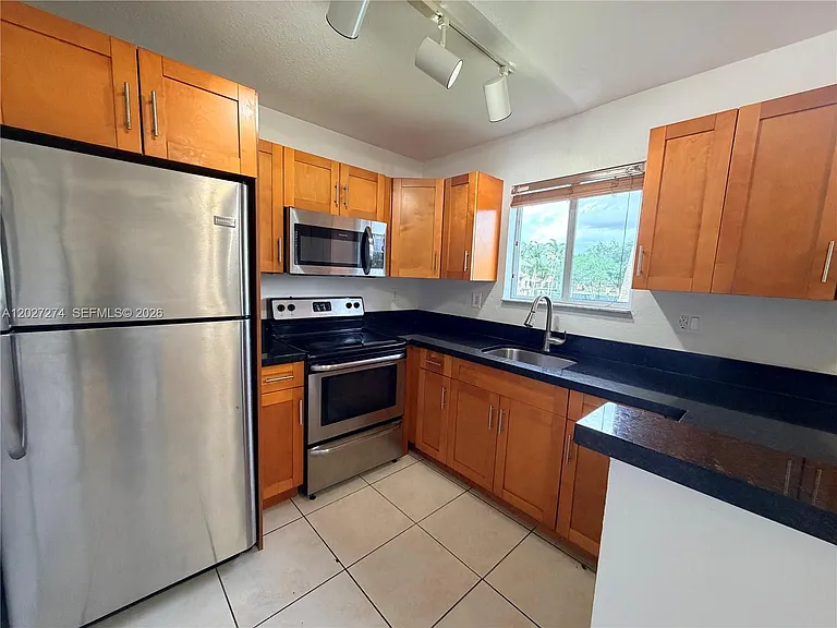 995 NE 34th Ave #201 — Photo 14