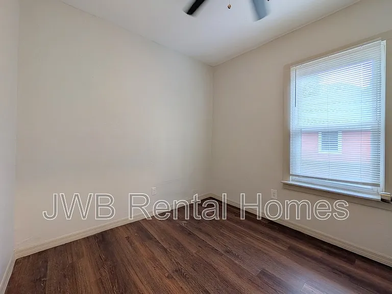 1445 Ionia St — Photo 11