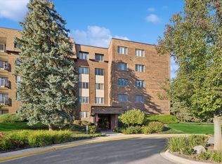 453 Raintree Dr UNIT 5A, Glen Ellyn, IL 60137