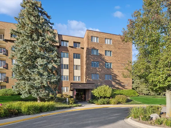 453 Raintree Dr Unit 5A, Glen Ellyn, IL 60137