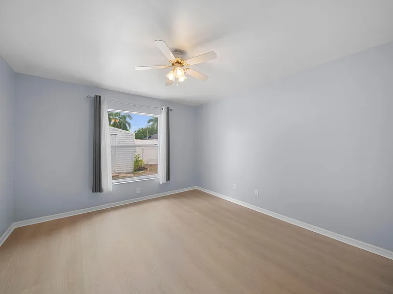 15624 Sunny Crest Ln — Photo 17