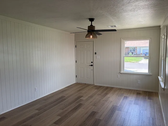 411 Showalter Dr — Photo 4
