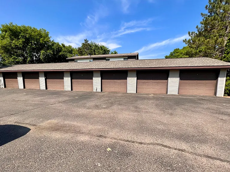 Pinewood Ln — Photo 8