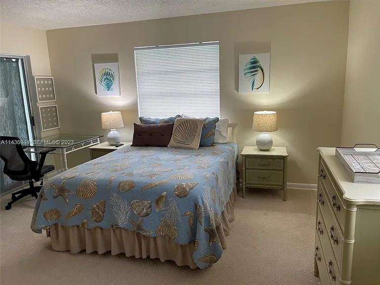 1241 Manor Dr — Photo 12