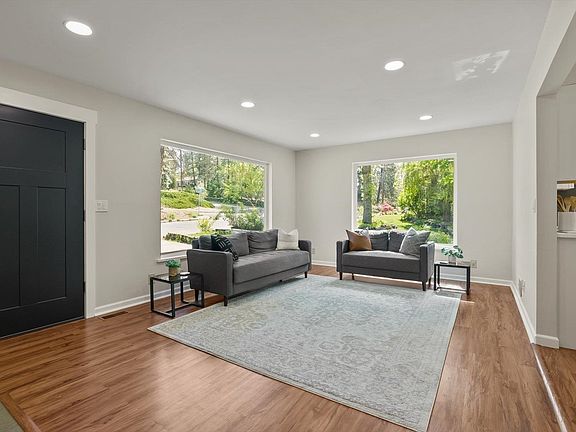 4th image of 4917 N Greenwood Blvd