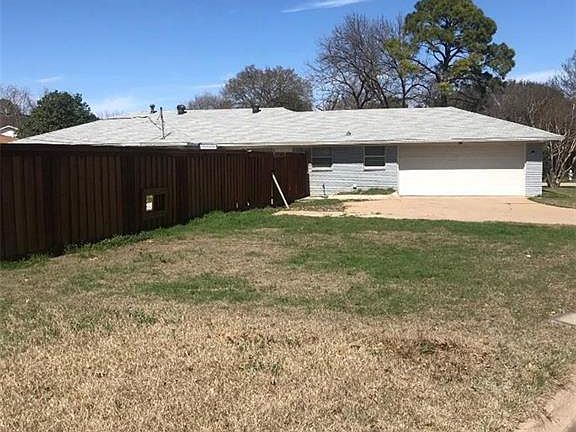 4th image of 202 Hedgerow Ln