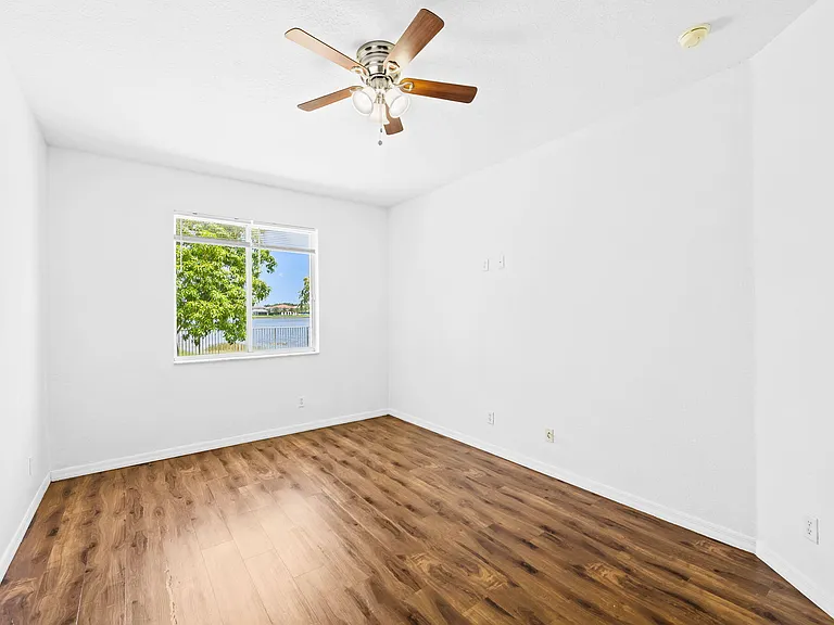 19389 SW 64th St — Photo 12