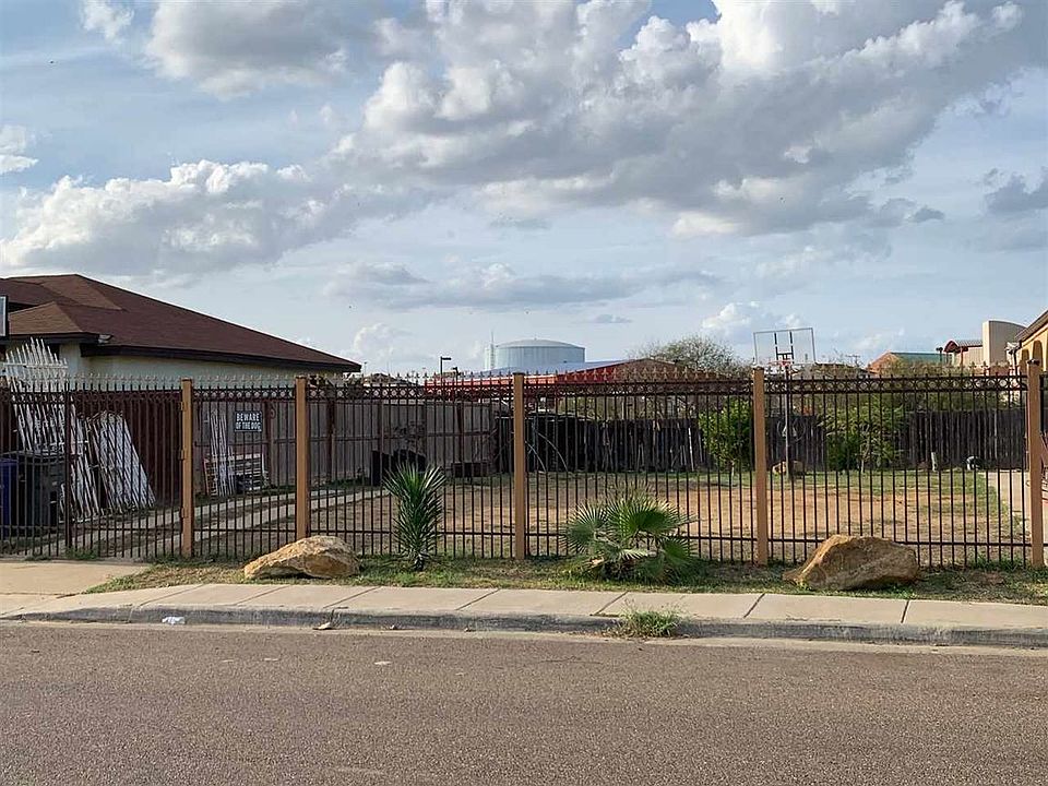 1st image of 4916 Palmito Dr
