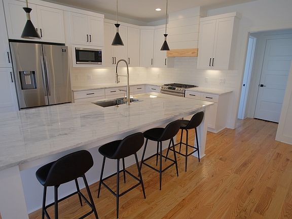 4th image of 45 Wharf Ave