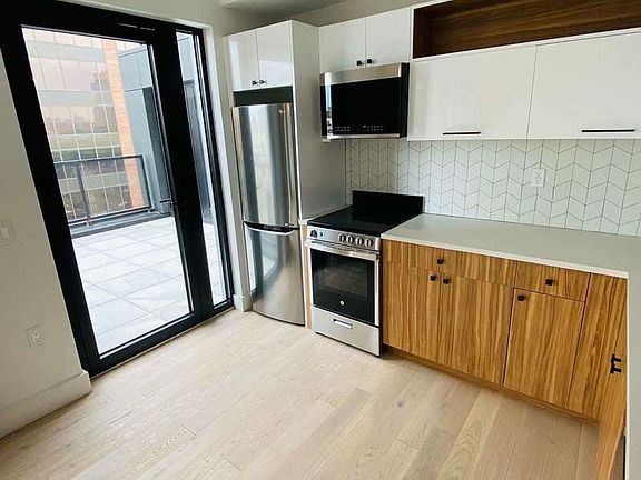 2nd image of 58 W 125th St #606