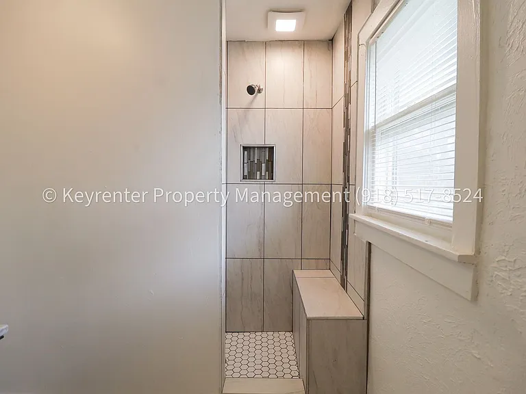 732 N Victor Ave — Photo 7