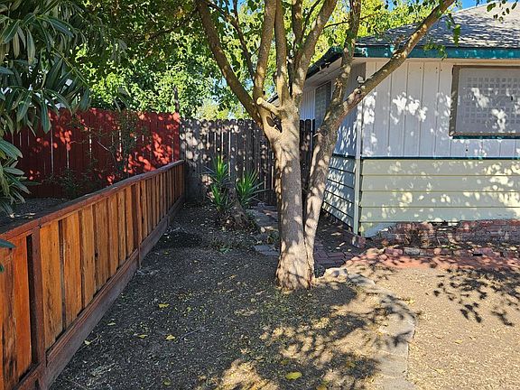 2nd image of 2720 Sunset Lane