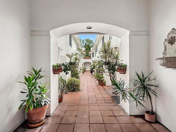 3rd image of 1440 N Fairfax Ave APT 107