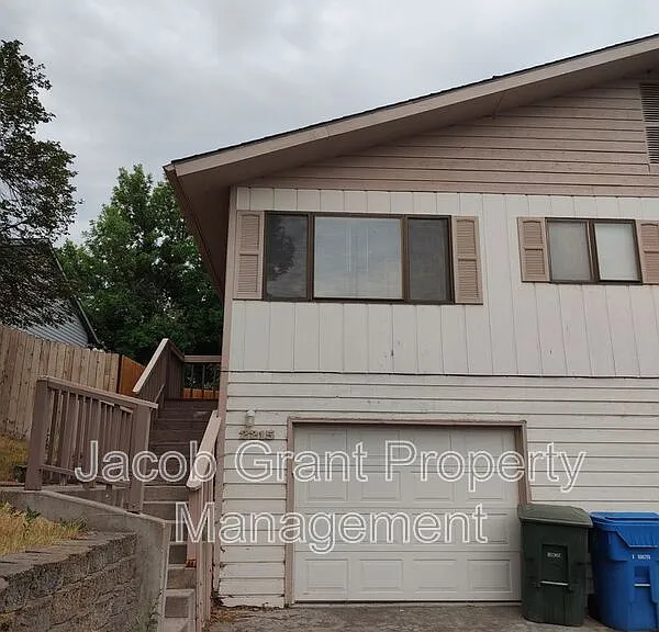 2215 Gail Dr — Photo 1