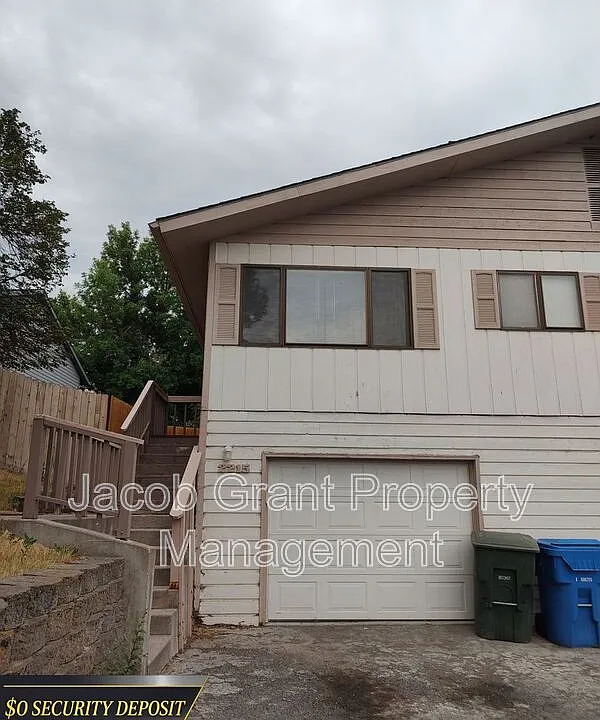 2215 Gail Dr