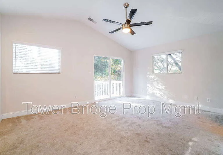 737 Cresta Ct — Photo 11