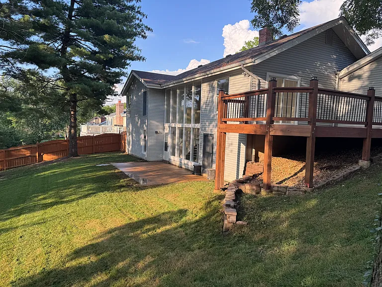 15457 Clover Ridge Dr — Photo 3