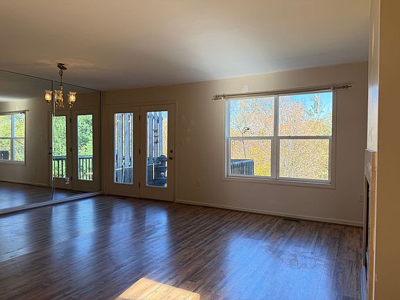 4th image of 153 Acorn Ln