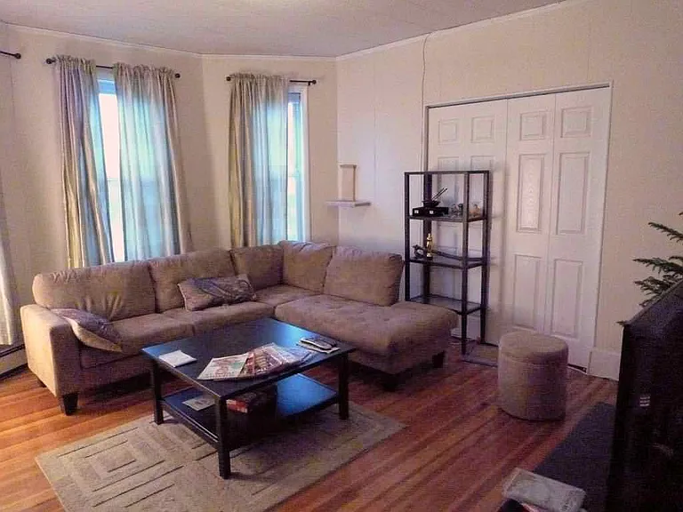 439 Washington St #1B — Photo 2