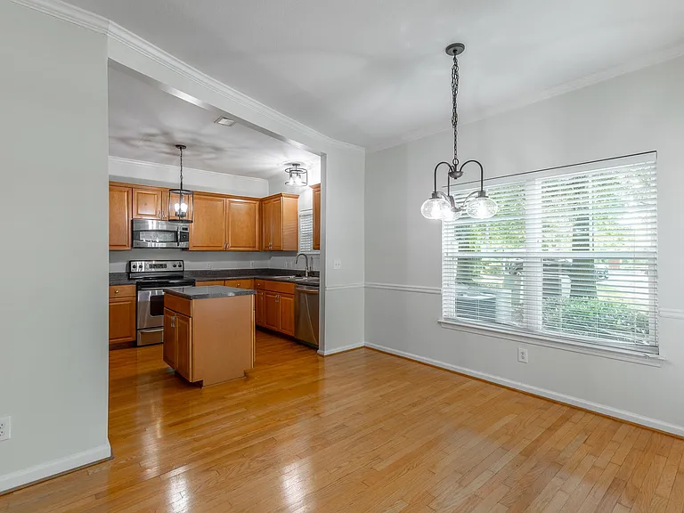 2105 Regency Ct — Photo 9