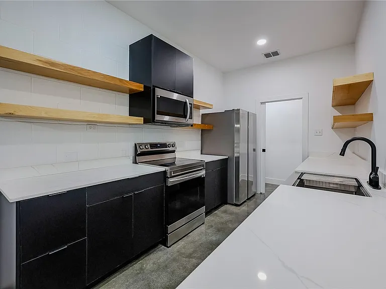 626 Glazebrook St #B — Photo 6
