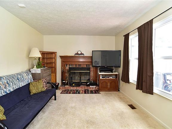 4th image of 7418 Rogers Dr