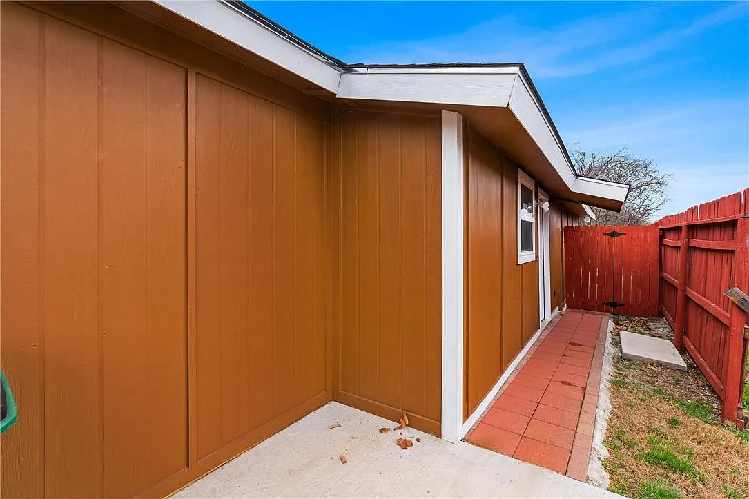 1 bed, 1.0 bath, 686 sqft, $1,050 — Photo 1