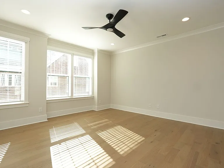1405 Kenilworth Ave — Photo 8