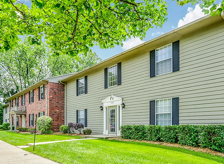 Exterior Apartment Building at Williamsburg on the Lake