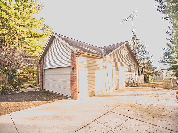 3rd image of 4511 Leeward Dr