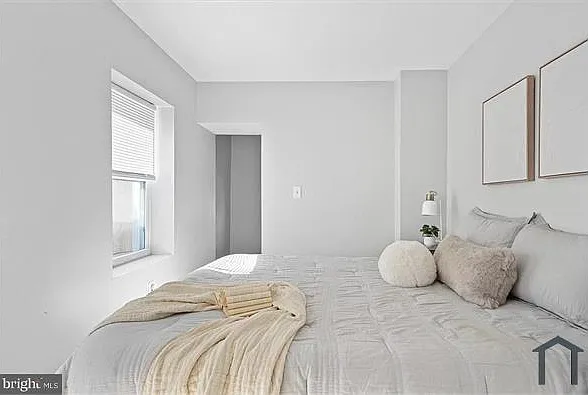 404 N Patterson Park Ave — Photo 2