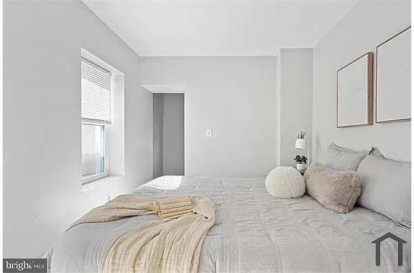Building Photo - 404 N Patterson Park Ave
