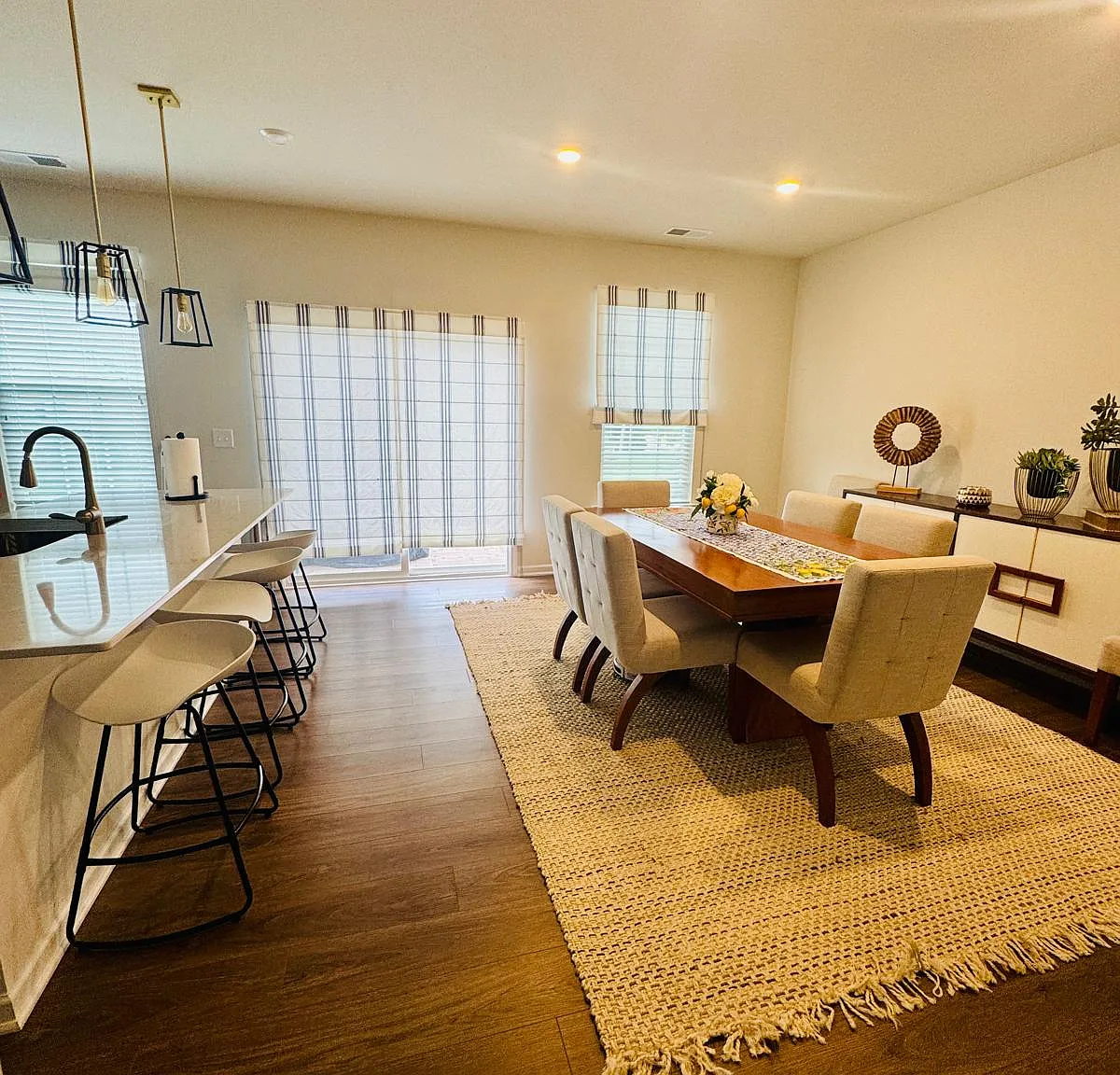 4 bed, 3.5 bath, 2450 sqft, $3,200 — Photo 3