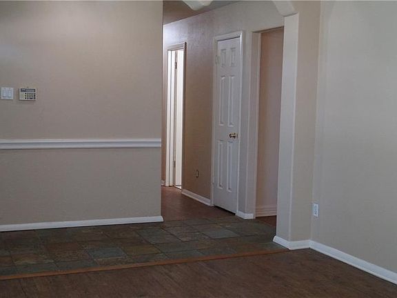 4th image of 140 Pine Dr