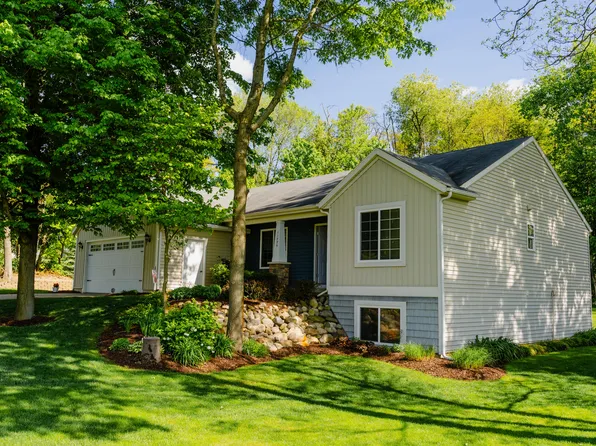 11775 Crystal Ridge Dr NE, Sparta, MI 49345