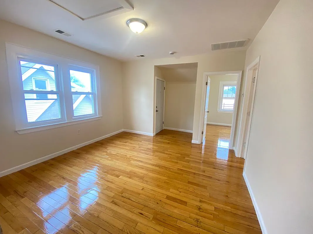 2 bed, 1.0 bath, 999 sqft, $2,000 — Photo 4