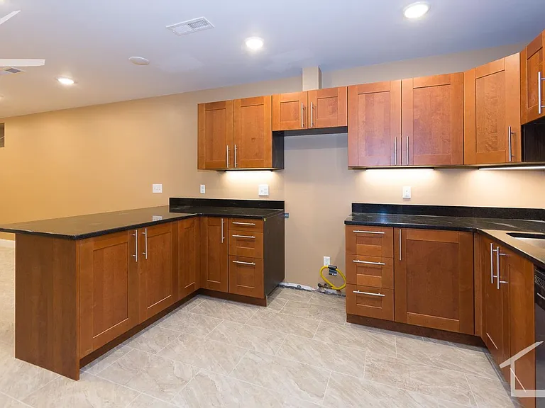 32 Linden St #1E — Photo 15